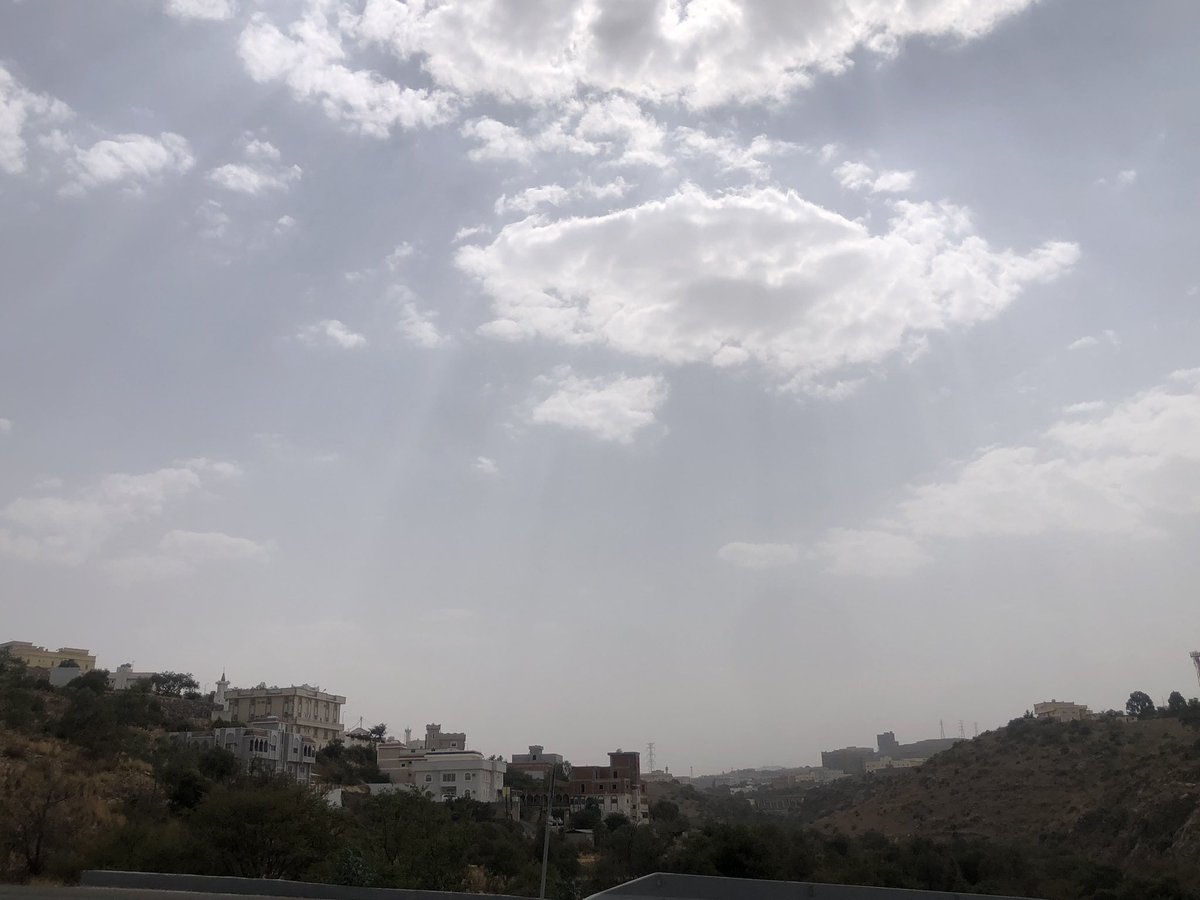 ghai567's tweet photo. هذا أغسطس إللي كنت أنتظر الصيف لأجله؟
الحر والجفاف لعب فينا السنة هذي ما فيه إلا مشروبات باردة عشان يمشي الحال الله يرحمنا. https://t.co/tgUscEThDo