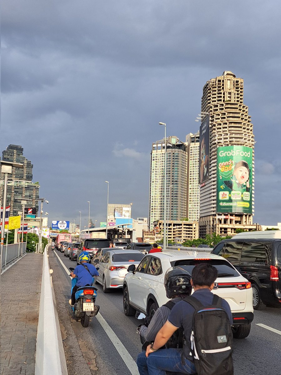 wan99303928's tweet photo. @js100radio  🚙 บนสะพานตากสินขาเข้า ณ เวลานี้ 😉 https://t.co/XLZXRgTXAO