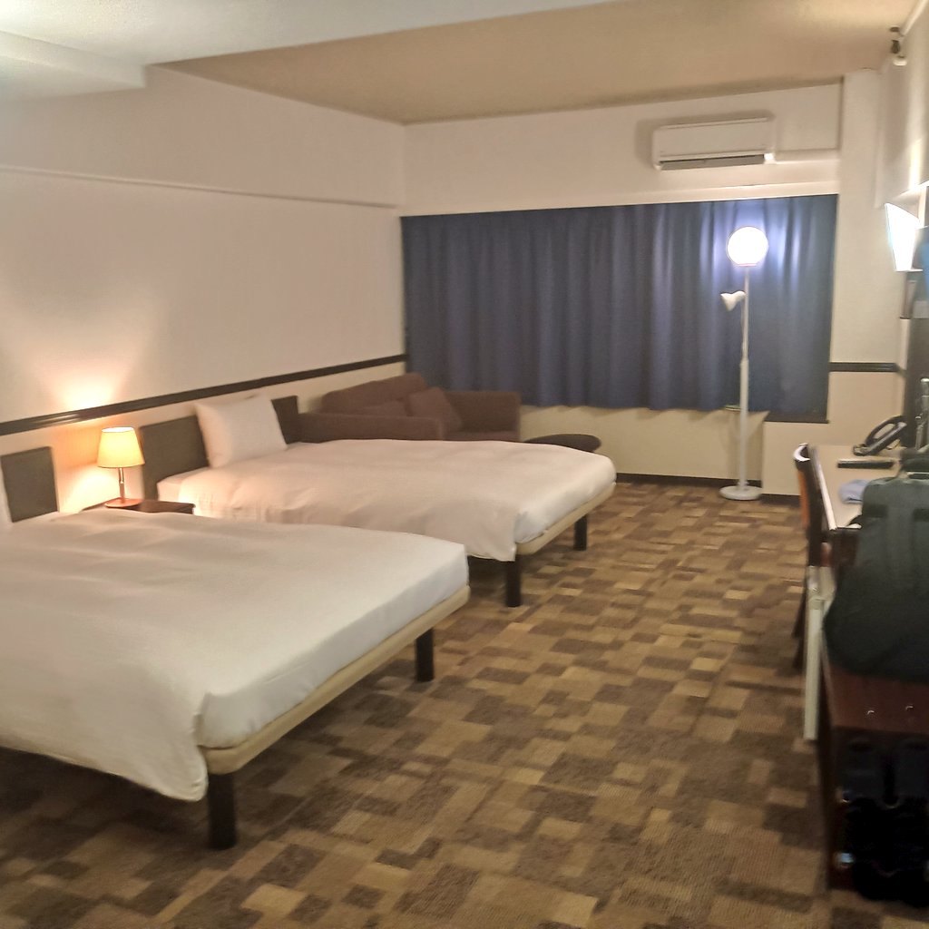maruyama197's tweet photo. 前泊。
俺達の東横INN。
無料アップグレードの謎。 https://t.co/gqCVJYpyGW