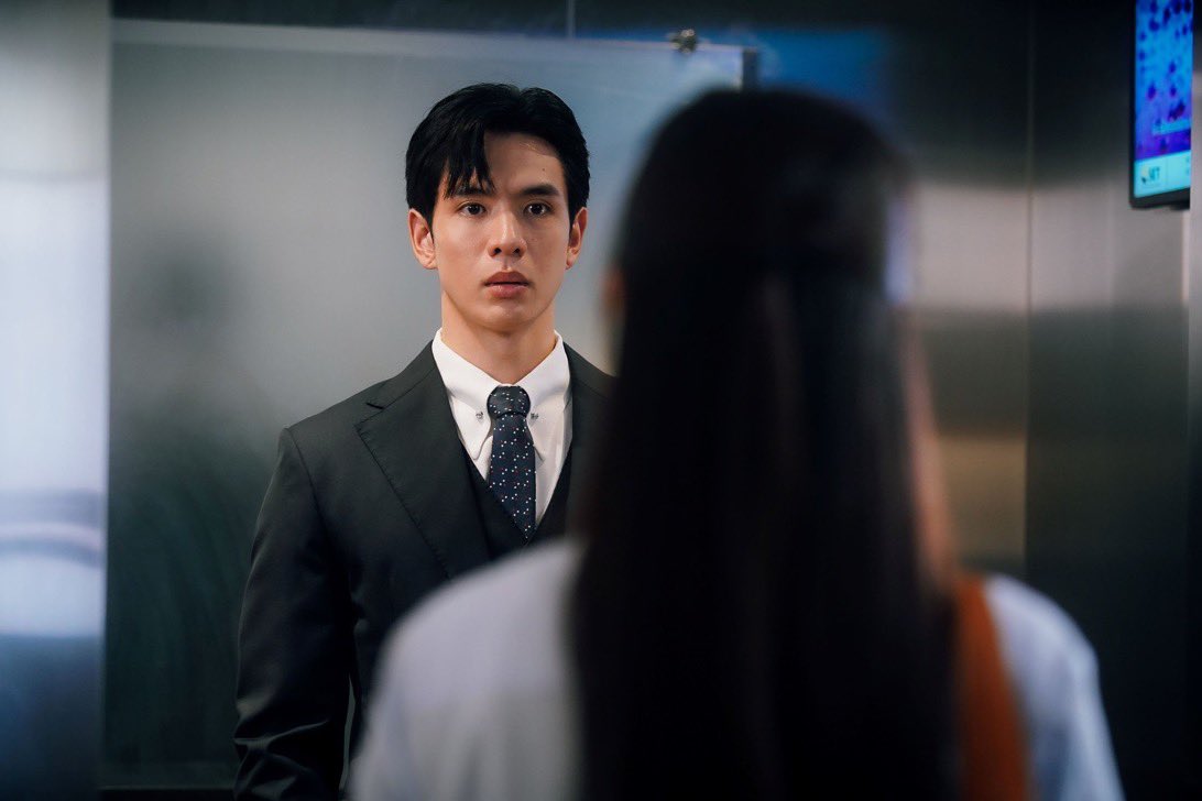 FWFDFD's tweet photo. ตาคนนี้สินะตัวการที่ทำให้ดารัณกลายเป็นซอมบี้โลว์แบต🫵 

#รักษ์ep1 https://t.co/83b4EBhDxK