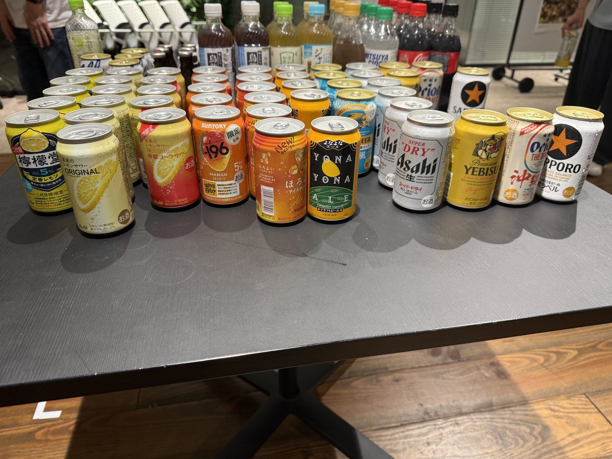 tkfuji's tweet photo. 「AI Native Dev Night Tokyo」の懇親会、ドリンクが充実してるー!
未来のレモンサワーのオリジナルと檸檬コーラサワー(初めて見た)、よなよなエール、晴れ風、ヱビスビール、オリオンビール。単価高めなアルコールの他にソフトドリンクにオロナミンCも。
#AINativeTokyo https://t.co/Qg6DdEUJoj