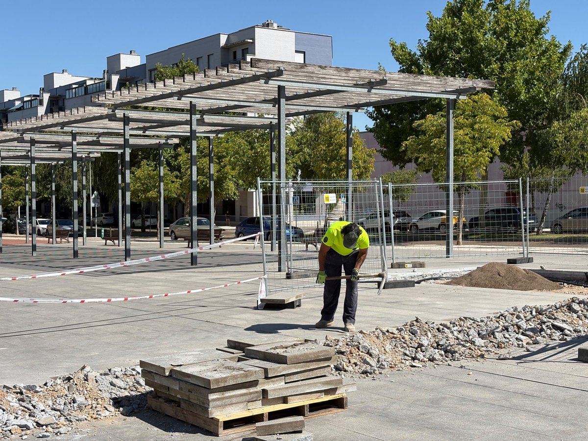 AyuntamientoVLL's tweet photo. ➡️ El @AyuntamientoVLL transformará la Plaza del Everest con más zonas verdes, nuevos árboles de gran porte y espacios de sombra.

➡️ La actuación, con una inversión total aproximada de 130.000€, permitirá mejorar el confort climático de este espacio público de Pinar de Jalón.

➕ℹ️: https://t.co/maZda1iDjz