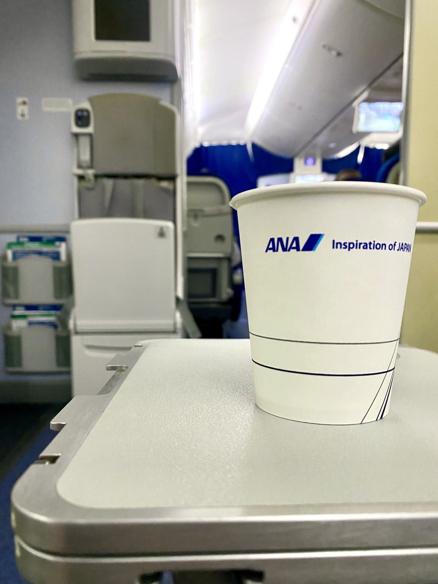 kuragy781A's tweet photo. ANA041 羽田→伊丹
B787-8 / JA818A

使用機到着遅れにつき
「安全に支障ない範囲で1分1秒でも遅延回復に努めております」と機長の気合い十分！
が、フライトは順調に進みすぎ…
「飛ばしすぎたせいか現在奈良県上空での待機を命じられております」
でコンソメスープ吹き出しそうになりましたw https://t.co/fsesWJd3lr