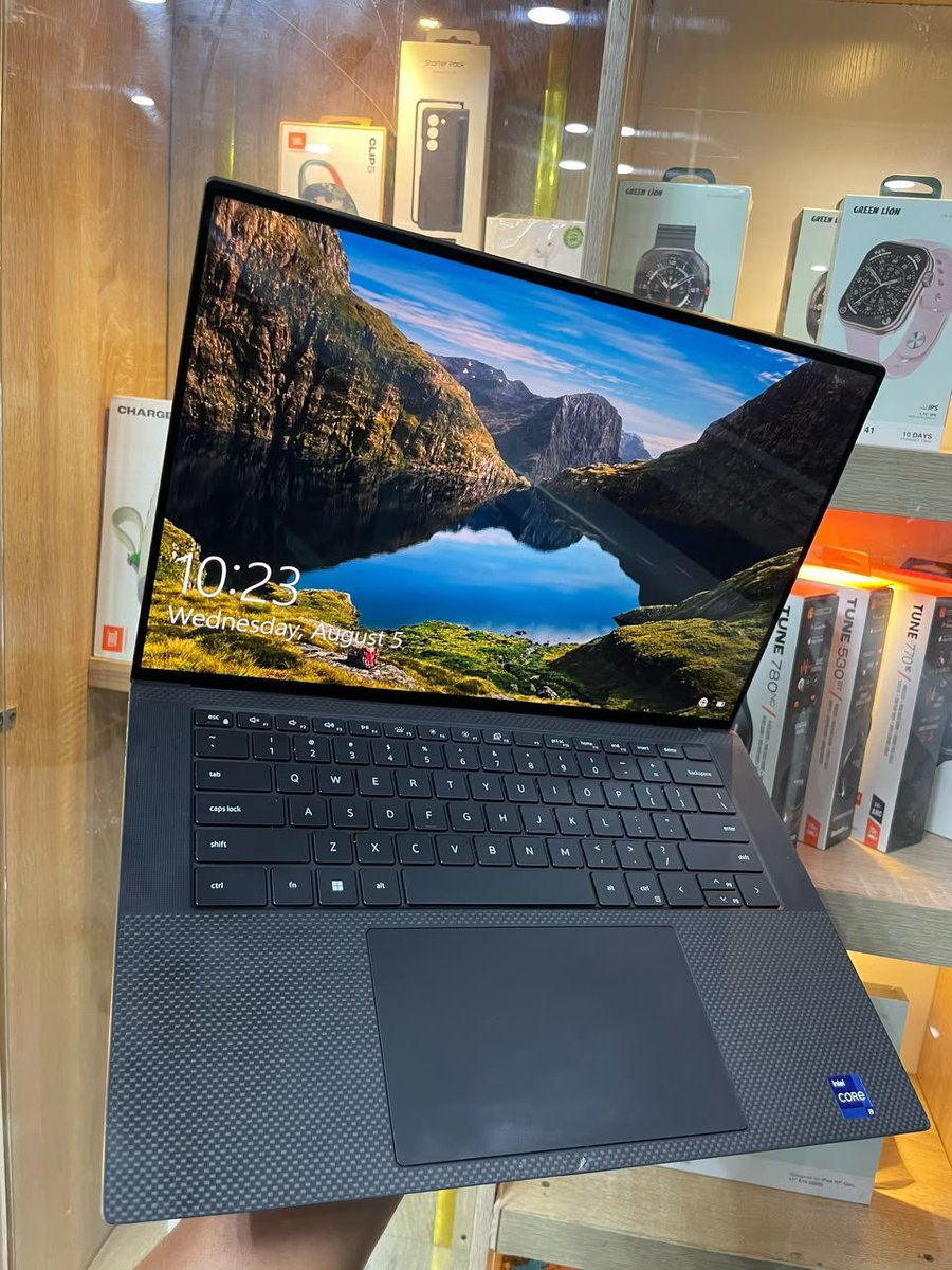 jhozztech's tweet photo. Dell Precision 5570 – Mobile Workstation 💻
✅ Display: 15.6-inch Full HD+ or 4K UHD+ InfinityEdge Display
✅ Processor: Intel Core i7 / i9 (12th Gen options available)
✅ Graphics: 8GB NVIDIA RTX Professional Graphics 
✅ RAM: 16GB DDR5 Memory
✅ Storage: Fast NVMe 512GB SSD https://t.co/xfjiVq9JyT