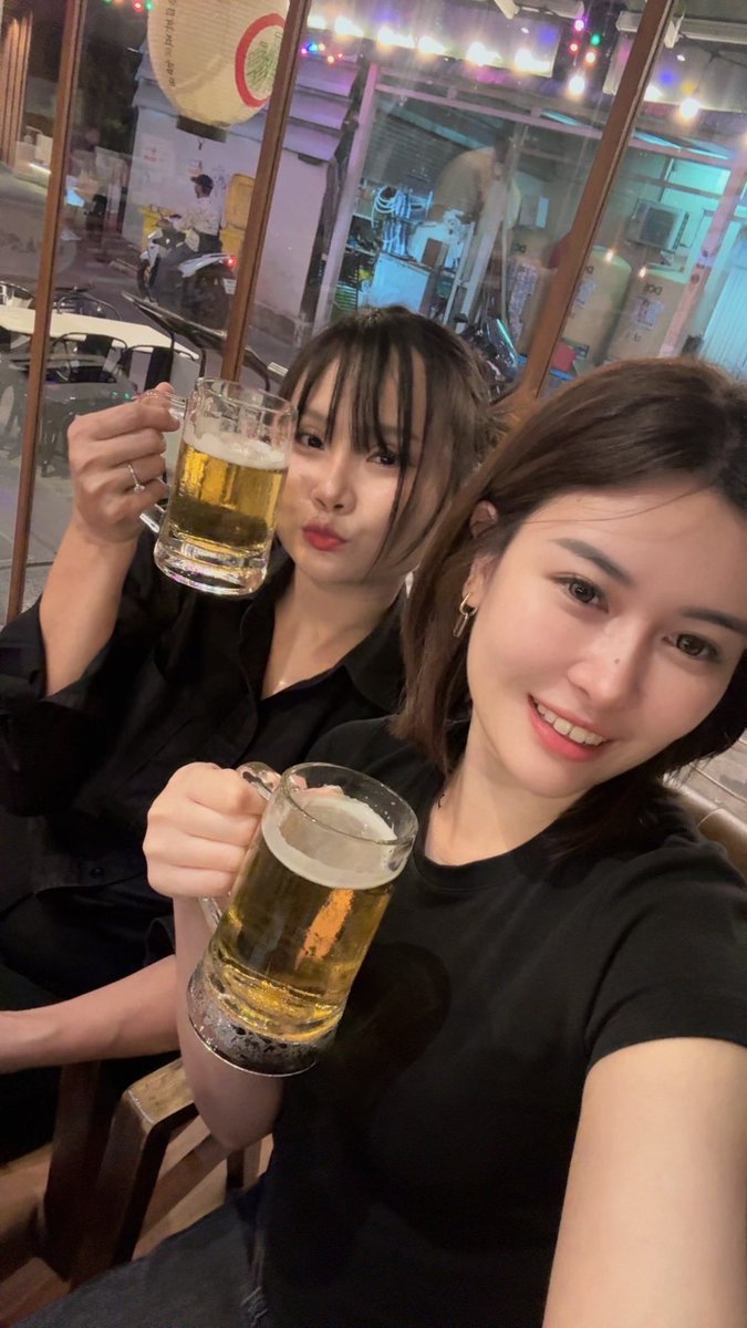 emalazy77's tweet photo. 無事に到着しました！
久しぶりに友達とお酒飲んでる
@sukhumwit11 https://t.co/zb2Y19DJDO