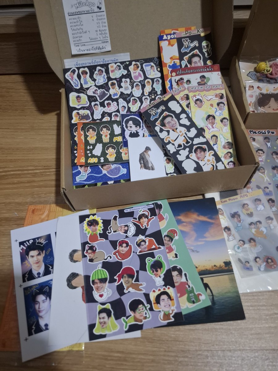 anichana2's tweet photo. สวัสดีค่ะ💖
สุ่มแจก Giveaways 5 ท่าน (คอมเม้นและรี) 
👉🏻หลักๆคือ "พี่มายกับพี่อาโป สติ๊กเกอร์มีบางแผ่นที่แกะแล้ว นิตยสารมีตำหนิเล็กๆ

**ขอคนรับได้นะคะ จะได้คละๆกันไป ได้ไม่เหมือนกันทุกคนค่ะ

(📮 มีคส. 50 บาท) ขอคนรับได้จริงๆนะคะ
#ตลาดนัดคินน์พอร์ช
#ตลาดนัดมายอาโป https://t.co/y5VAAXE00Q