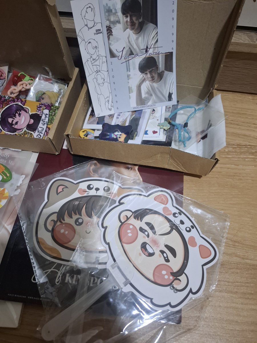 anichana2's tweet photo. สวัสดีค่ะ💖
สุ่มแจก Giveaways 5 ท่าน (คอมเม้นและรี) 
👉🏻หลักๆคือ "พี่มายกับพี่อาโป สติ๊กเกอร์มีบางแผ่นที่แกะแล้ว นิตยสารมีตำหนิเล็กๆ

**ขอคนรับได้นะคะ จะได้คละๆกันไป ได้ไม่เหมือนกันทุกคนค่ะ

(📮 มีคส. 50 บาท) ขอคนรับได้จริงๆนะคะ
#ตลาดนัดคินน์พอร์ช
#ตลาดนัดมายอาโป https://t.co/y5VAAXE00Q