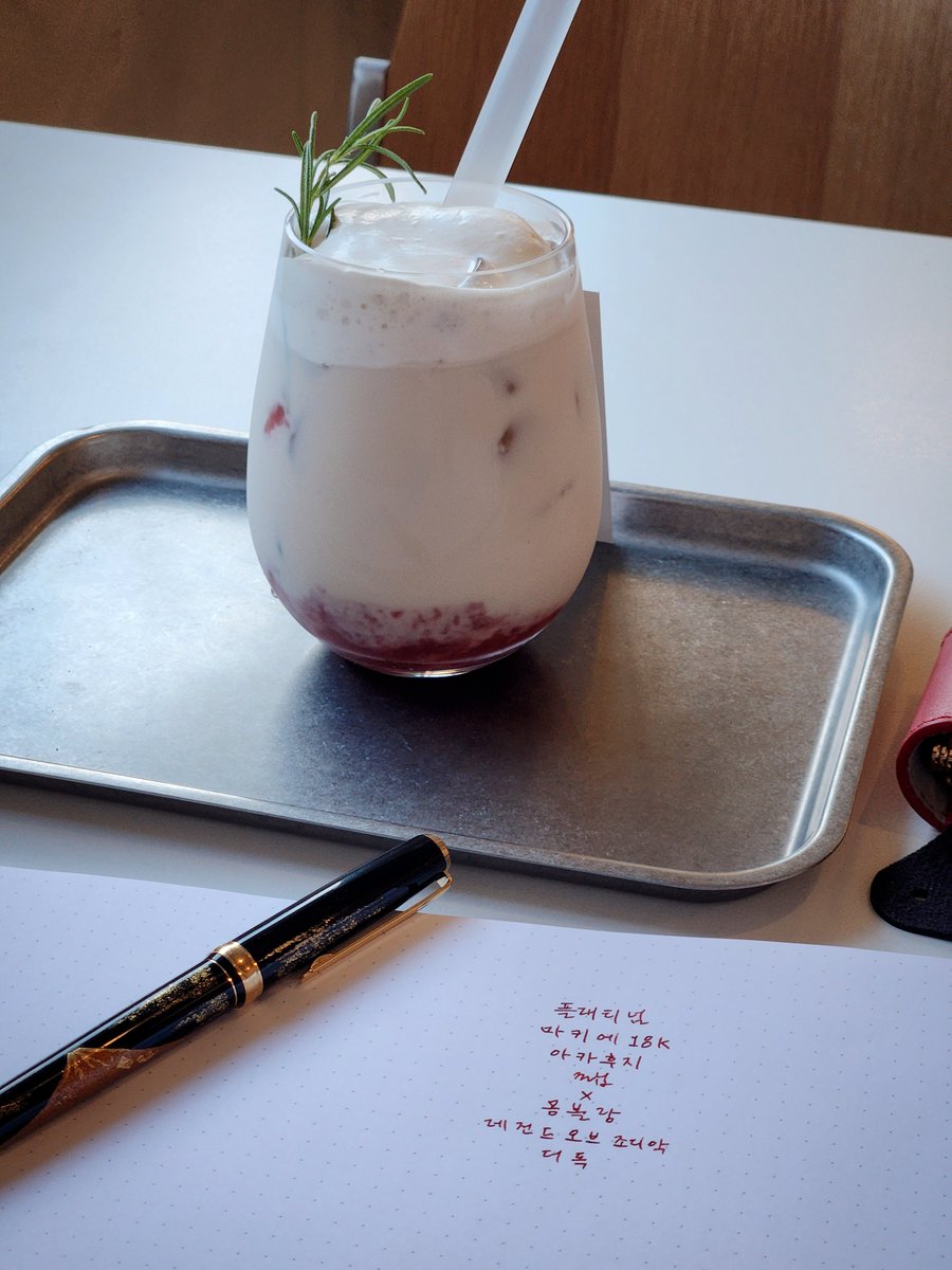 JN14rok's tweet photo. 트친과 각할모
해 지고선 조명이 어둡게 바뀌어서 눈 아프다 https://t.co/lXAl8Zyiy7