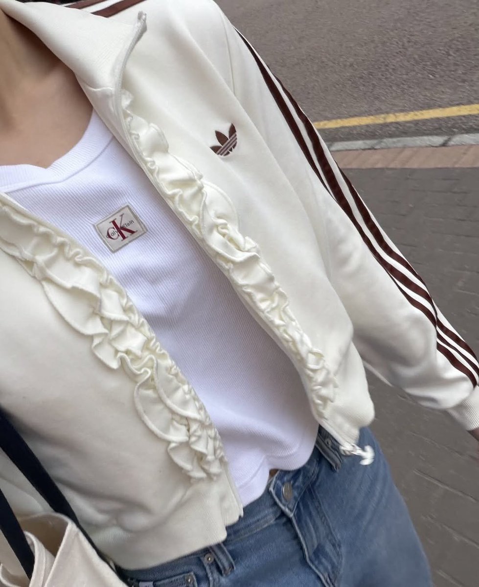 wirteur's tweet photo. GAK KUAT RUFFLE TRACK TOPNYA ADIDAS INI CANTIK BANGETTT 😭 https://t.co/h7XVhILZrK