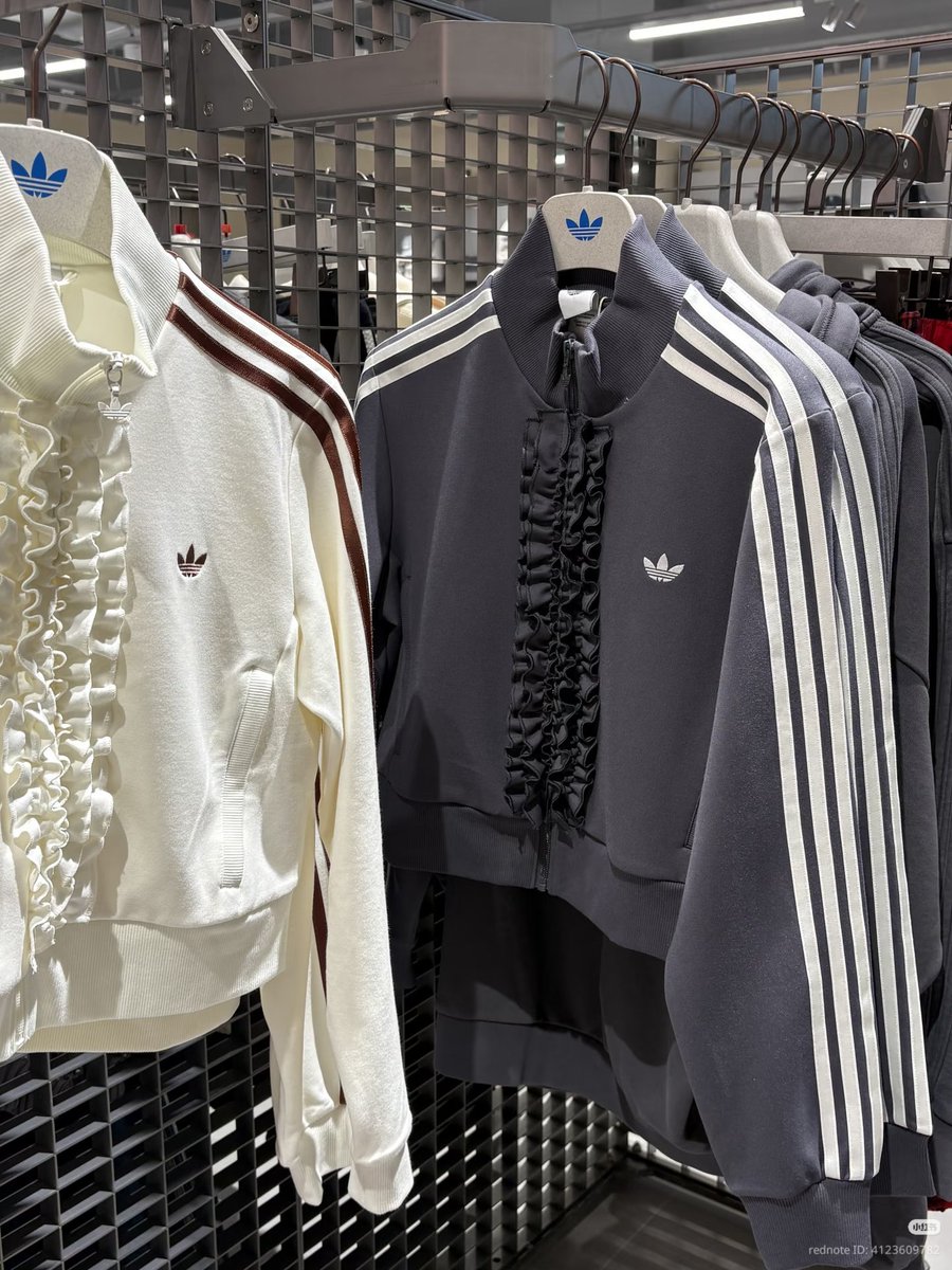 wirteur's tweet photo. GAK KUAT RUFFLE TRACK TOPNYA ADIDAS INI CANTIK BANGETTT 😭 https://t.co/h7XVhILZrK