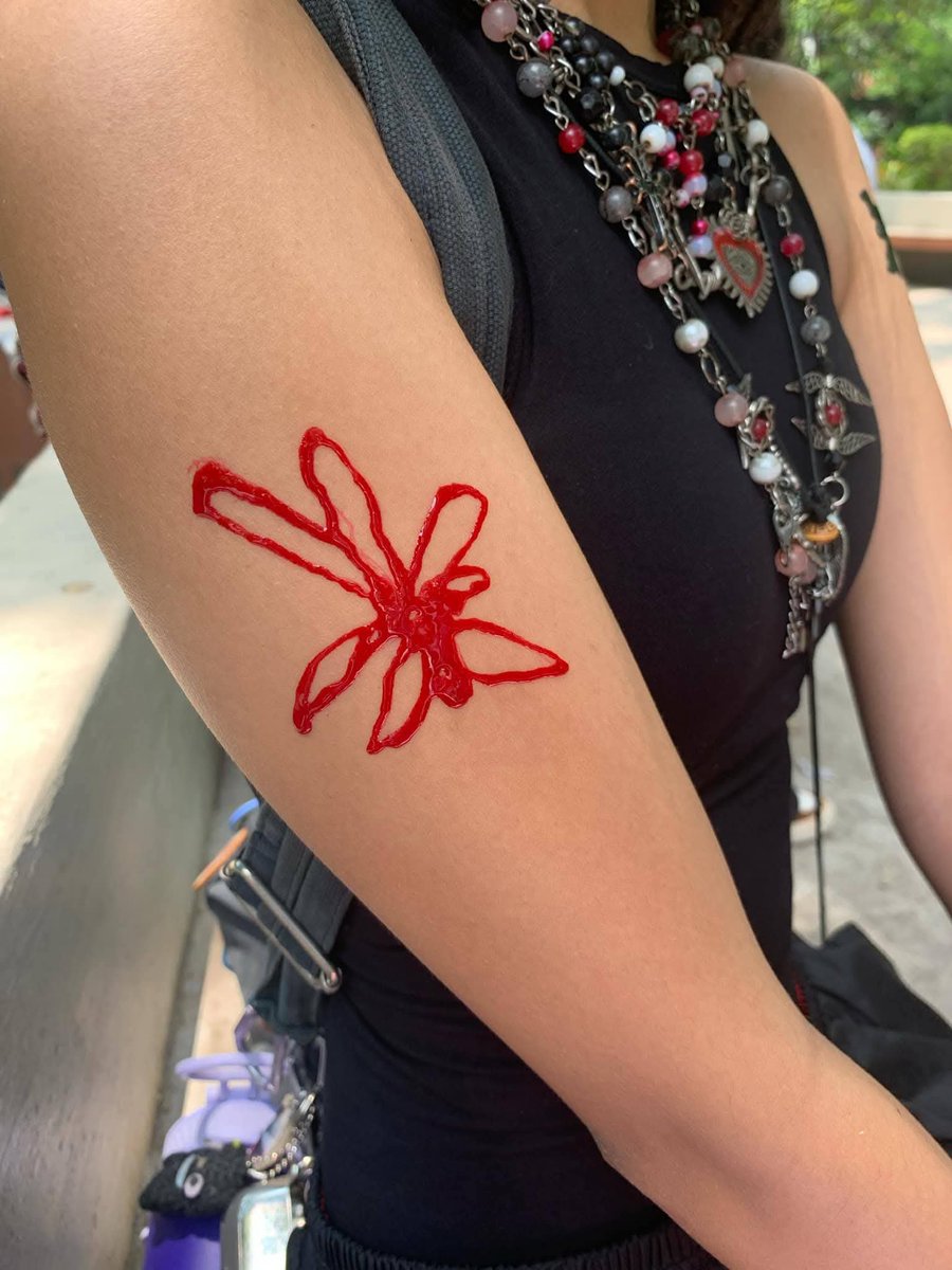 forzclove's tweet photo. gusto ko maghenna tattoo for #WelcomeToDREAMLAND 😓 kaso payag kayo sa labas lang /j price range 30 to 50 pesos (may vary depending on the design). 

henna work samples below (but will create nct dream henna sheet for aug 22) https://t.co/EaYFTvN4Zu