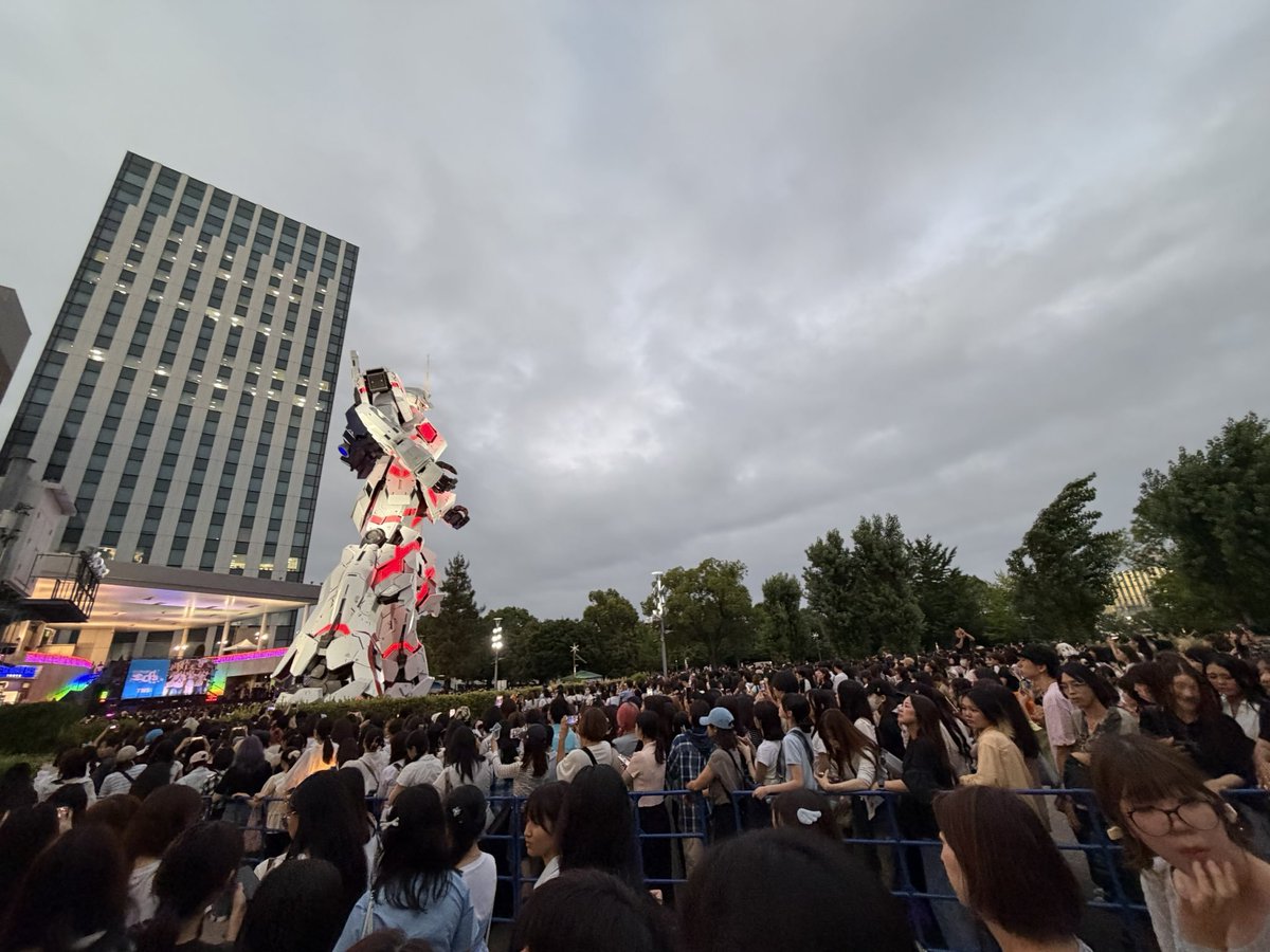 twspopbase's tweet photo. Media reports that TWS successfully drew 10,000 people to their recent public event at DiverCity Tokyo Plaza, highlighting their growing local popularity in Japan https://t.co/VPCTTptQcv