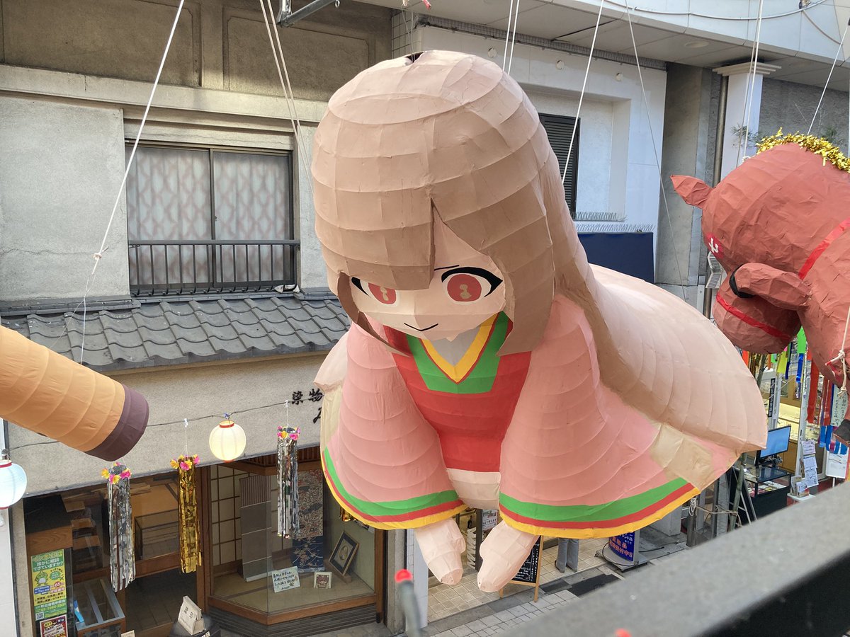 kishabiyori's tweet photo. というか十二単かぐや、フィギュアすら出てないのに 最速立体化が張りぼてアートなの面白いな https://t.co/sQYdhlUpYd