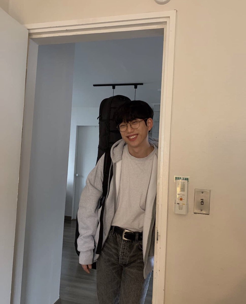 rnjswjdduf__'s tweet photo. 지금 너무 아티얼굴 믿고 막 데려오는 사진 말고 20~21년도쯤 수제 인스타 피드가 진짜 찐인거 아시는분? https://t.co/YWLZZS7Qnp