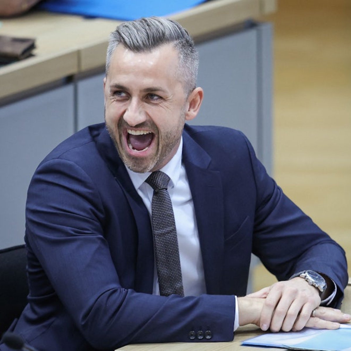 Brahmbeere's tweet photo. AfD-Pressesprecher Reichelt muss jetzt ganz stark sein:

Siegmund ist kein erfolgreicher Unternehmer mit Duft-Expertise, sondern ein Hochstapler, der nach 2 Jahren Arbeit in seiner Beratungsfirma in den Landtag gegangen ist. https://t.co/mTPIMyqoVJ