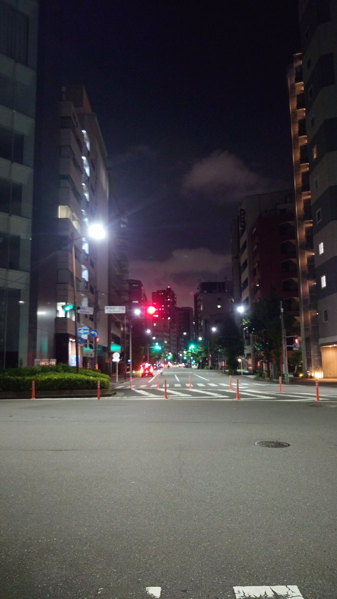redgetter's tweet photo. 夜勤の為に銀座に向かうが
この時間でも空気かを生ぬるいィィ https://t.co/oGa4hRENqE