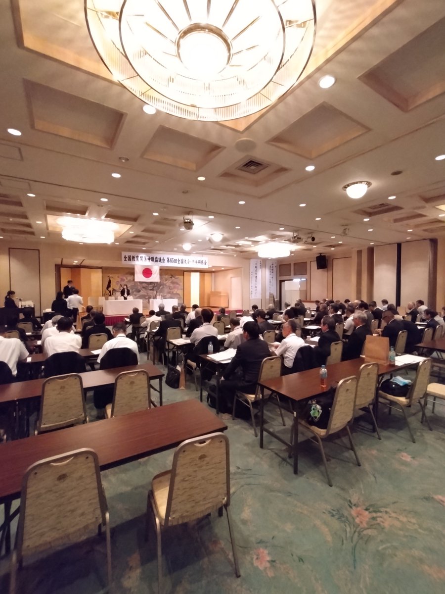 manaijinja's tweet photo. 全教神協の全国大会が佐賀市で開催されました。会場は佐嘉神社記念館で立派な施設でした。開会には神社本庁総長を始め佐賀県や近県の庁長のご臨席もありました。お堀近くのホテルからの眺めは素晴らしいものでした。
#神社
#全国研修会
#佐賀市 https://t.co/mRjbvz4phO