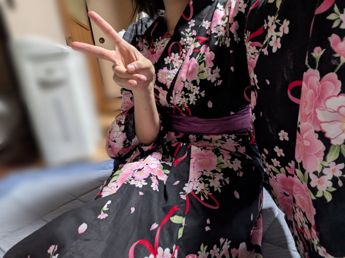 himeru_Reality's tweet photo. 祭り終わり！友達と沢山会って話した！
水飴といちご飴を食べたよ！美味しかった！ https://t.co/7NJsMSZM9q