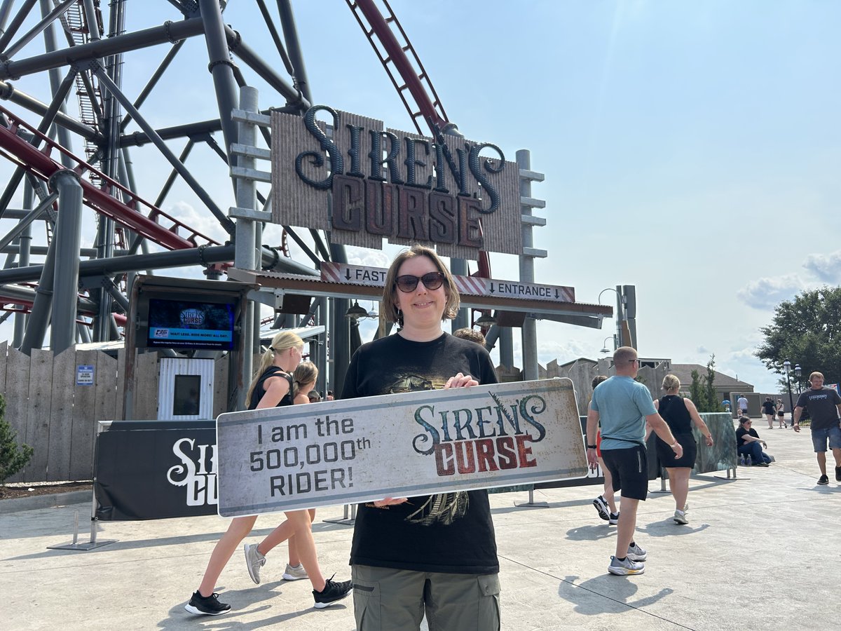 cedarpoint's tweet photo. 🧜‍♀️ #SirensCurse's 500,000th rider, Emma from South Hampton, England 
🏎️ #TopThrill2's 500,000th rider, Kyrell from Indianapolis, IN 
🦅 #Valravn's 500,000th rider, Carson from Gallion, OH https://t.co/qylwIPJlcU