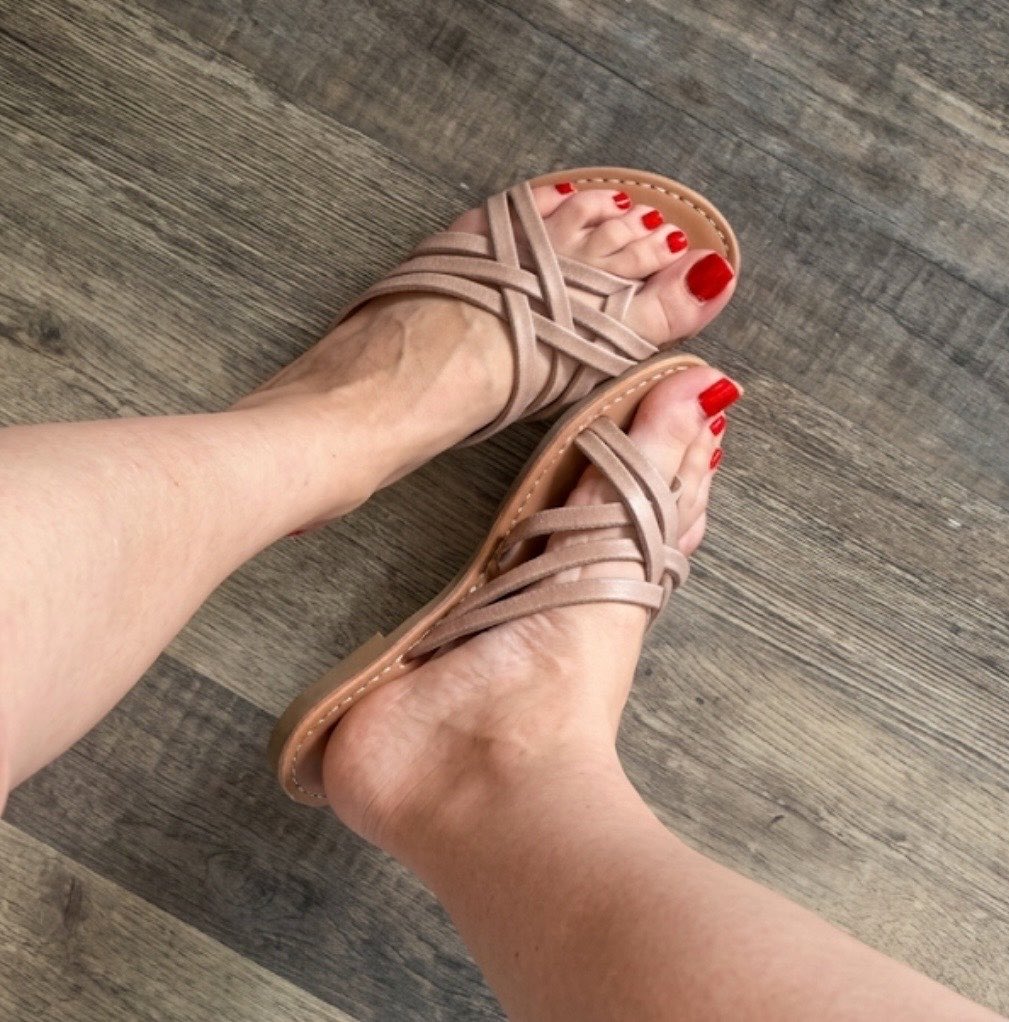50ShadesOfChay's tweet photo. What would you give to grovel on the floor and worship my perfect red pedicured feet and lick my sandals to start your day like the pathetic footboy you are!? #Findom #feet #sandals #pedi #perfect #yourplace #mindcontrol https://t.co/t2vg1y13DV