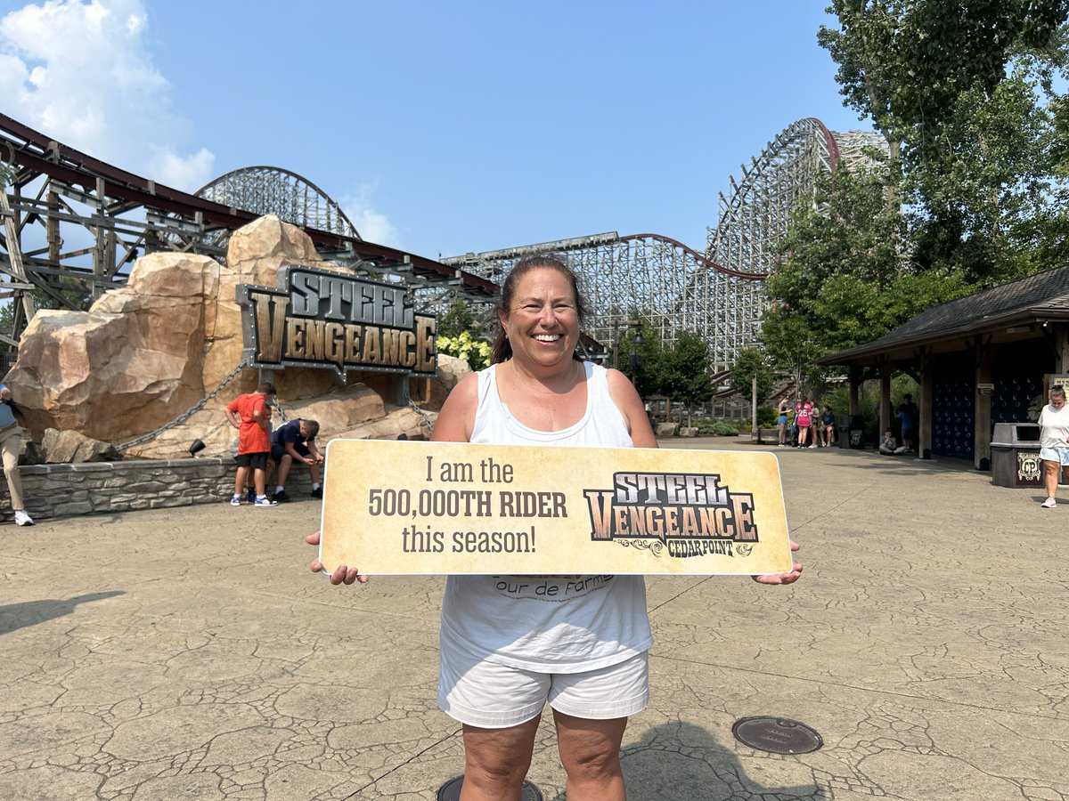 cedarpoint's tweet photo. 🤠 #SteelVengeance's 500,000th rider, Lynn from Washington, DC 
🐭 #WildMouse's 250,000th rider, Blair from Avon, OH 
🐤 #WoodstockExpress' 100,000th rider, Jordan from Twinsburg, OH https://t.co/2EFczf5wFZ