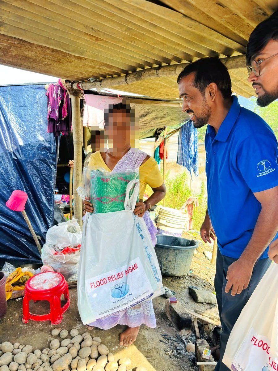 HumanityFirstIN's tweet photo. Our volunteers at Humanity First India – Assam Chapter are standing with flood-affected families in Assam, providing essential relief and hope when it's needed most.

Together, we serve humanity.

#AssamFloods #FloodRelief #HumanityFirstIndia #Volunteer #ServeHumanity https://t.co/2aenqOe8dN