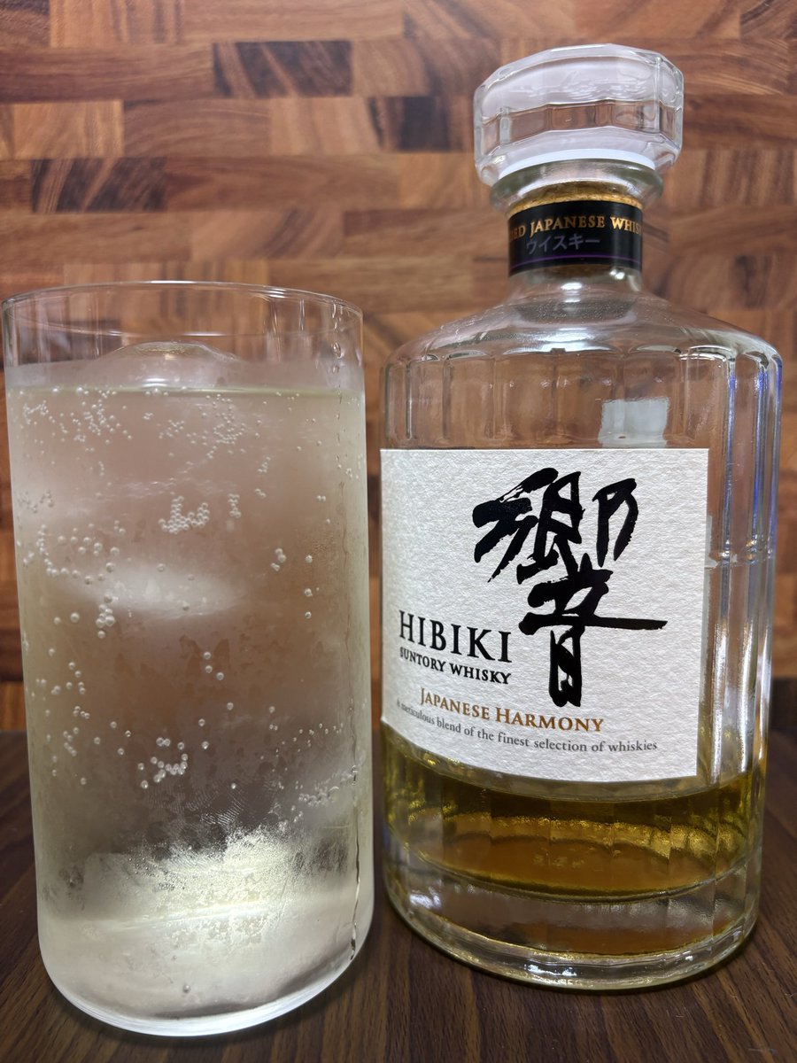 Scarlet20th1969's tweet photo. 今夜のおやすみ前の乾杯は‼︎

サントリー響で🍻

もう何も言う事ない旨さで、今夜もぐっすりです😌

#サントリー
#サントリー響
#今呑み https://t.co/jlI5Nj7UGY