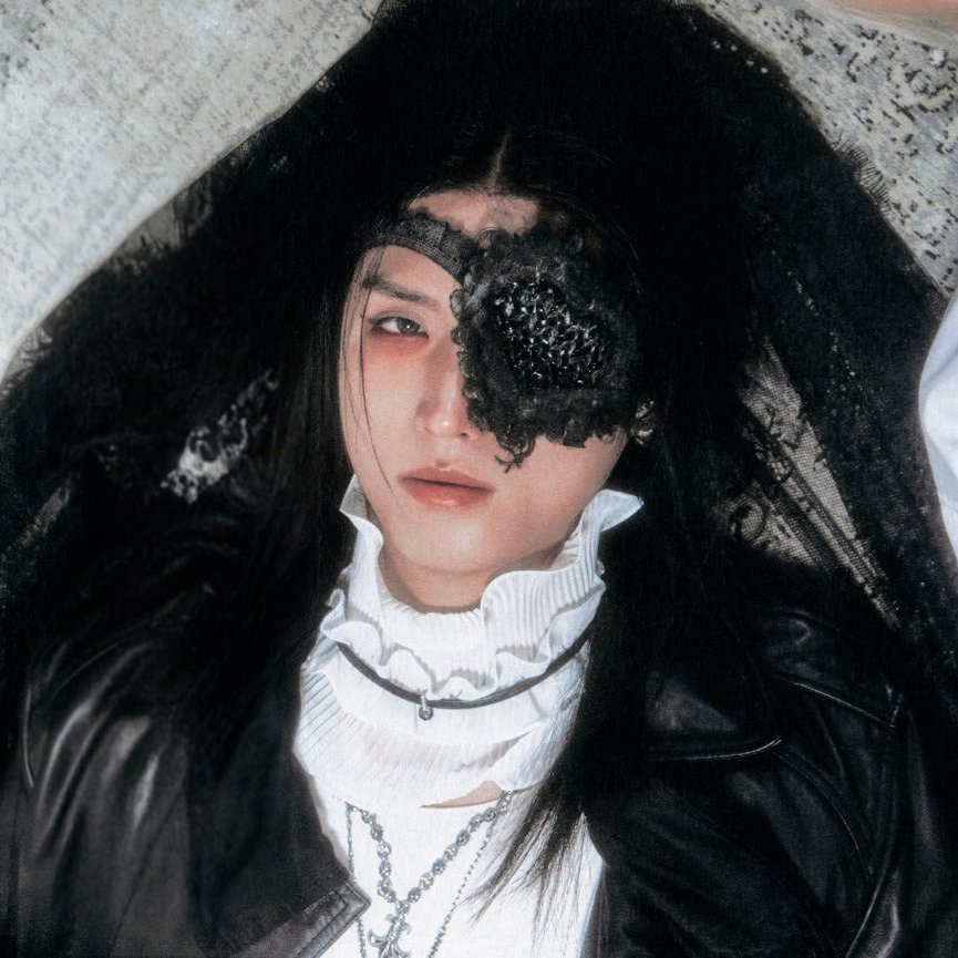 fornonrem's tweet photo. 개밥   뭔 씹덕 베일면사포ㅋㅋ 담당 실화냐🖤 https://t.co/w449GOa2bn