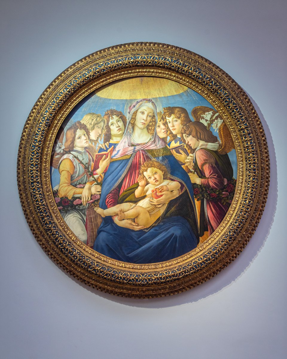 UffiziGalleries's tweet photo. Il nuovo allestimento della pittura di #Botticelli vede la Nascita di #Venere affiancata da due straordinari tondi.
L’accostamento richiama la "Prisca Theologia", la teoria elaborata nel Quattrocento secondo cui il mondo antico aveva già intuito le verità del Cristianesimo. https://t.co/kDJuo21CAU