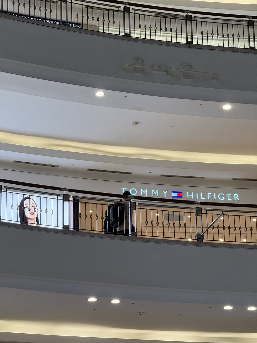 i saw a glimpse of my wife jisoo lol https://t.co/q1fJlhpmbi