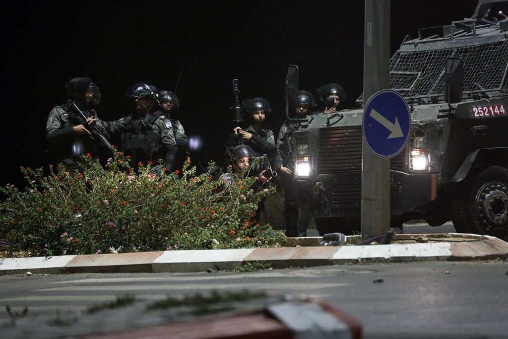 plfpakinfo's tweet photo. IOF kidnaps several Palestinians during West Bank raids
https://t.co/6UMfthMMkq
#IOF #Palestine #WestBank https://t.co/N86GC56Z0M