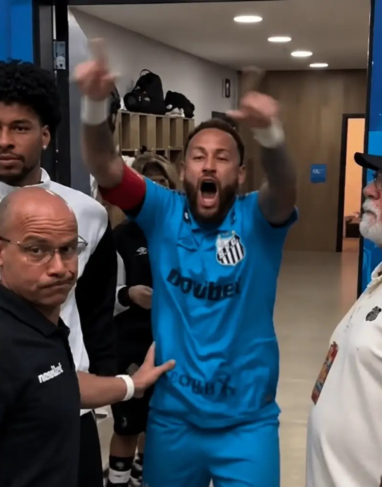 liberta___depre's tweet photo. ⚠️Agora 

Neymar fica de fora da denúncia da Procuradoria do STJD pela confusão que marcou o fim da partida do Santos diante do Remo, na última terça-feira (4), pela Copa do Brasil.

Por outro lado, o time paraense teve três denúncias apresentadas. Além do próprio clube, o zagueiro Marllon e o supervisor de futebol Diego Ziegg serão levados a julgamento no Superior Tribunal de Justiça Desportiva.

As denúncias:

Marllon: Art. 250, § 1º, I do CBJD - hostil ou falta grave durante a partida;

Diego Ziegg: Art. 258, § 2º, II do CBJD - conduta contrária à disciplina ou à ética desportiva;

Remo: Art. 213, I do CBJD - incapacidade de prevenir e reprimir desordens na praça de desportos;

Via: @ESPNBrasil 

📷Divulgação