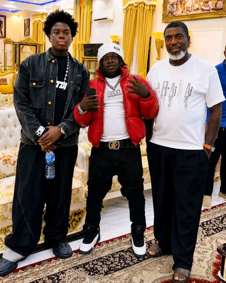 Mobyle001's tweet photo. 10Naira no dey use eye see people wey guide, baba don go link up with Ochacho the billionaire wey dey find validation https://t.co/VVyDRdNftE