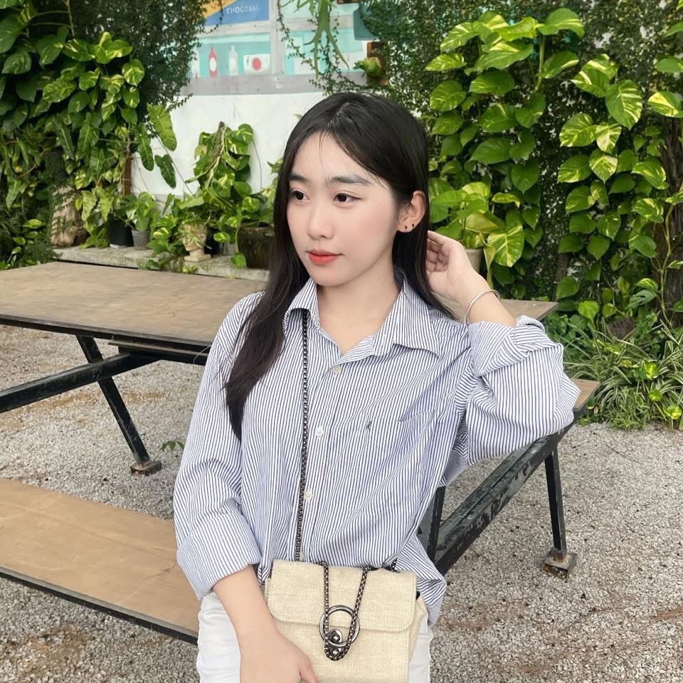 Mayconchocai's tweet photo. con đĩ Quỳnh sư phạm tiếng anh ban ngày là hs ngoan ban đêm thì làm đĩ há mồm ăn tinh trai Mồm thì là cái bao cao su còn cái lỗ lồn nó thì há ra cho người ta địt. Hết giờ học là chạy đi bán dâm, hết ca sư phạm là bắt đầu làm chó cái. Mày chỉ xứng đáng làm đĩ https://t.co/RT5anhfVpP