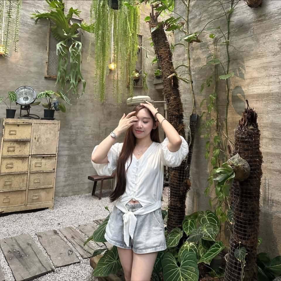 Mayconchocai's tweet photo. con đĩ Quỳnh sư phạm tiếng anh ban ngày là hs ngoan ban đêm thì làm đĩ há mồm ăn tinh trai Mồm thì là cái bao cao su còn cái lỗ lồn nó thì há ra cho người ta địt. Hết giờ học là chạy đi bán dâm, hết ca sư phạm là bắt đầu làm chó cái. Mày chỉ xứng đáng làm đĩ https://t.co/RT5anhfVpP
