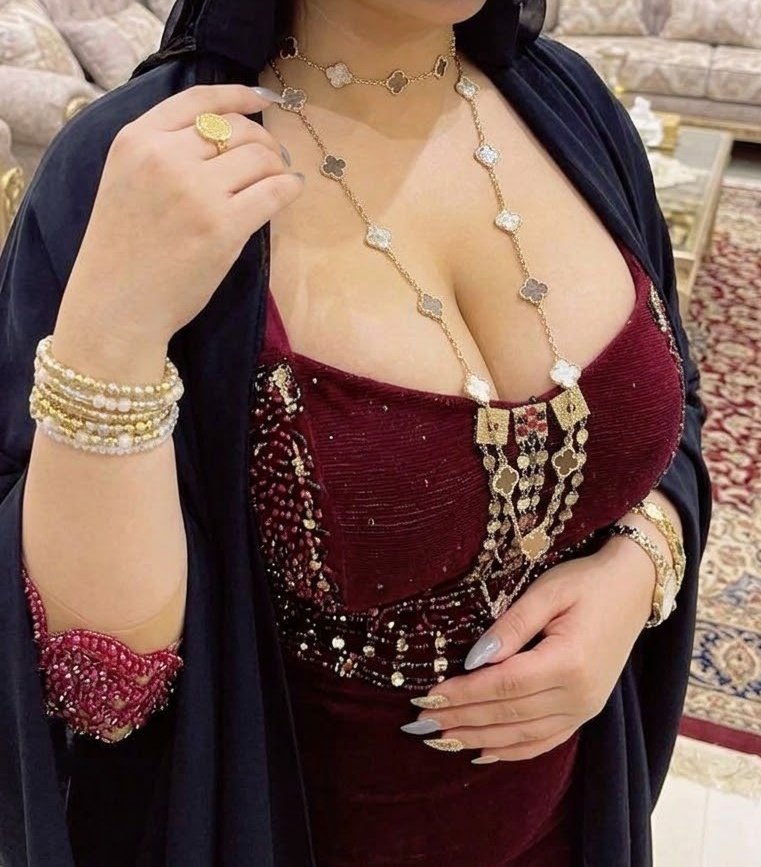 Nof_7f's tweet photo. المكتوب واضح من عنوانه 🫦
ويكند وحرمتك قالت بزور اهلي 🤷🏻‍♀️
تدق عليها وتحاول تتطمن وماترد 🌚 
لسانها طويل في الفراش وتسبك نفس ماتطلب 😉 
تحاول تصفق مضرطها وتتعذر ماتخليك 🍑
كل ذا يصير معك وللحين مافهمت؟ 
بس لا تحاتي لابسه عبايتها وحافظة شرفك 🤏🏻
عاد تخيل وين كانت وحاول ماتنزل 💦 https://t.co/TjPuKLnjMf