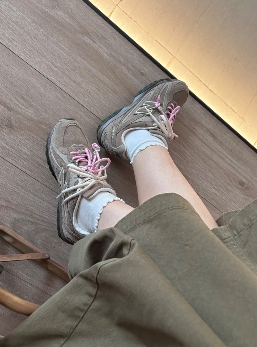 dJejingga's tweet photo. PLIS CANTIK BANGET 😭🤚NEW BALANCE 204L INI TERNYATA BISA GANTI TALI YA? 🥹💗 https://t.co/j3qN4kNvdS