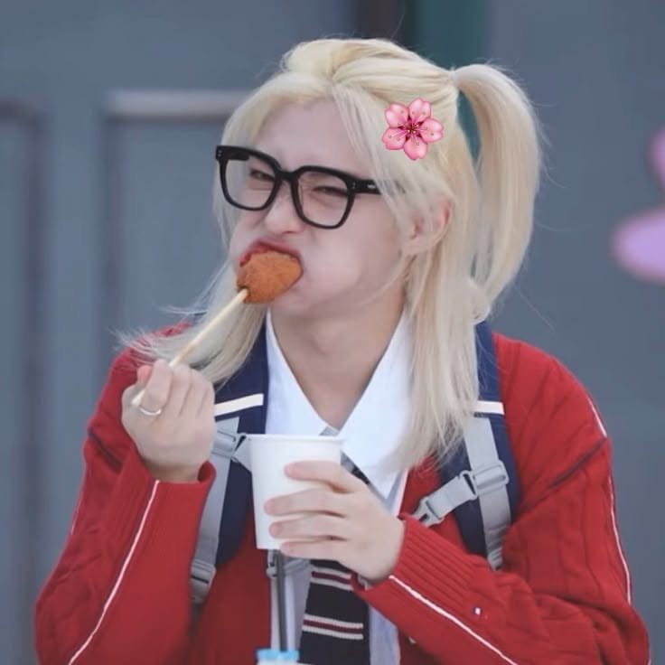pinkbboki's tweet photo. Like father                        Like daughter https://t.co/JzRWHfHPoF