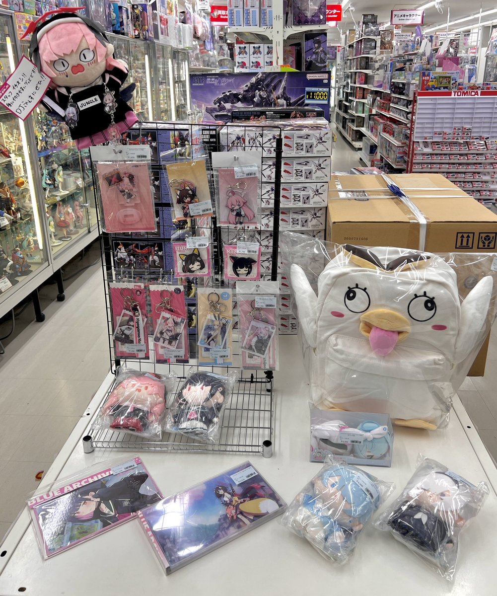 sapporojungle's tweet photo. 店舗入り口も先生大歓迎ムードでお待ちしております！！
※売場、展示物、全て写真OKです！

電車をご利用の際は地下鉄大通駅35番出口が便利です☺︎ https://t.co/nVqtKKdGCt
