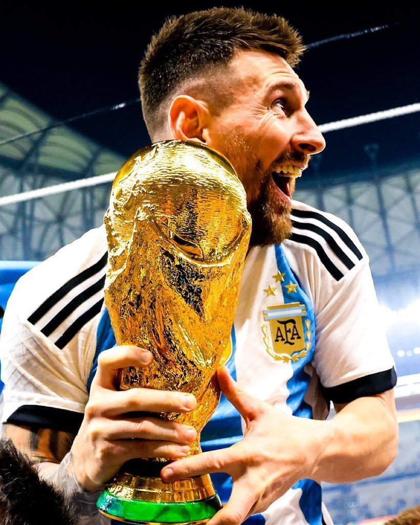 Bonmatimessi's tweet photo. Messi before                               Messi after
this post                                        this post https://t.co/M19mwMqP3v