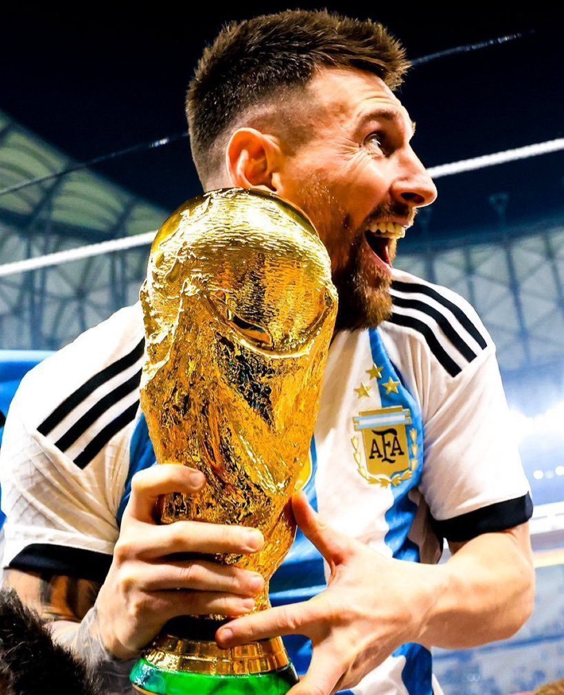 Bonmatimessi's tweet photo. Messi before                               Messi after
this post                                        this post https://t.co/M19mwMqP3v