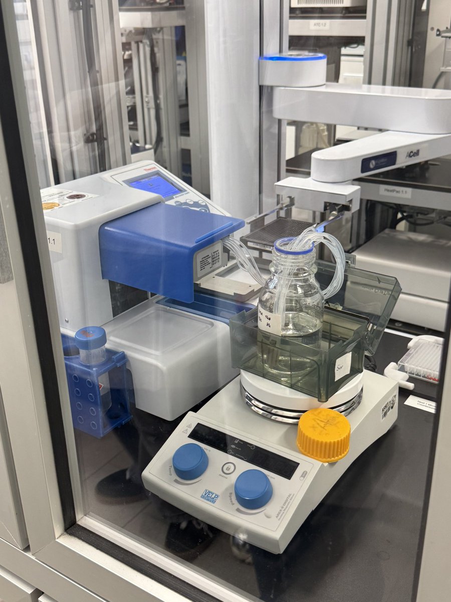 flowerzoda's tweet photo. I remember thinking about studying pharmacy back in school because i was good at both math and chemistry. But i chose the easier path and ended up in different field. Today i visited a lab and saw what i could have become. Maybe in another life, but there isn’t one) https://t.co/OQfhUJCPWQ