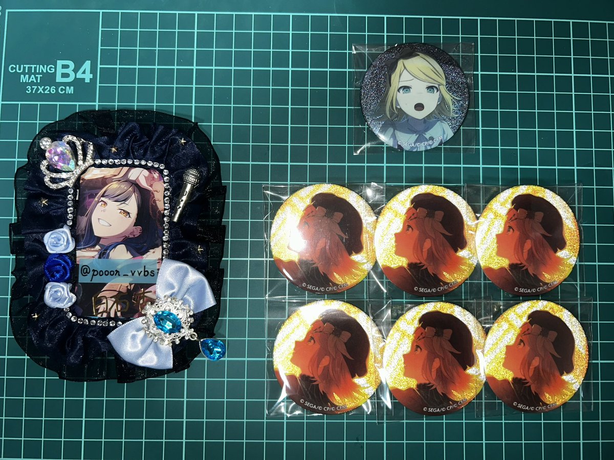 pooon_vvbs's tweet photo. 【交換・買取】 
プロセカ グリッター缶バッジ
vol.53A　vol.54A

譲：リン

求：同箱 杏 (WL2) or 定価＋税

🧡郵送.府内手渡し.リアイベ手渡し
🧡お気軽にお声がけください🎈 https://t.co/59xRnsjqlv