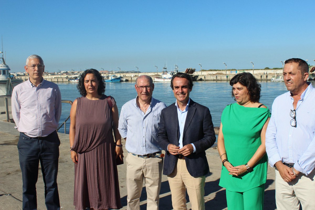 AtanetMario's tweet photo. Invertimos 3 millones en el puerto de Bonanza para mejorar las condiciones de los pescadores de Sanlúcar de Barrameda.

Forma parte de la Estrategia de modernización de los puertos del Gobierno de @JuanMa_Moreno para un sector clave en la economía con 20.000 empleos en Andalucía. https://t.co/NCXsCrwbTY