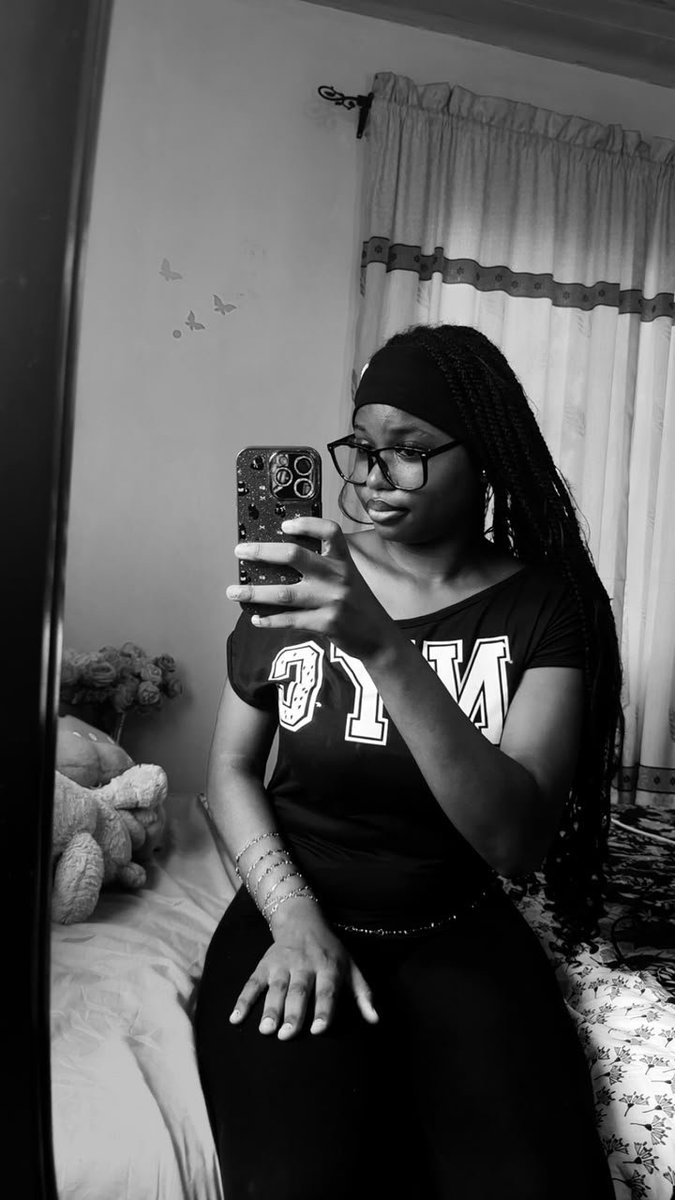 Prettylizz1861's tweet photo. Tryna convince myself to leave the house lol😂 https://t.co/kdtxIdeYVu