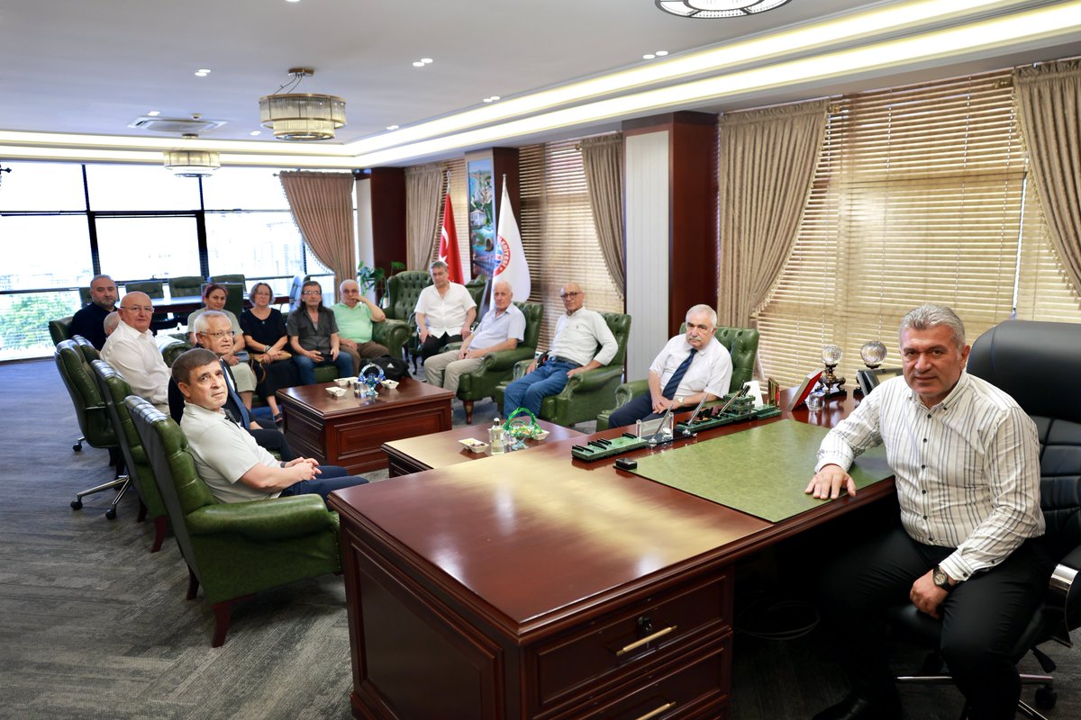 bulancakbel's tweet photo. Atatürkçü Düşünce Derneği Afyonkarahisar Şube Başkanı Veli Cengiz ile Tarihçi Prof. Dr. Ahmet Altıntaş, Giresunlu gönüllü birliklerinin Millî Mücadele’de gösterdiği büyük kahramanlığı anlatmak ve çeşitli ziyaretlerde bulunmak üzere ilimizi ve ilçemizi ziyaret ettiler.

Ziyaret kapsamında Belediye Başkanımız Necmi Sıbıç ile bir araya gelen heyetle, gerçekleştirecekleri program hakkında görüş alışverişinde bulunuldu. Millî Mücadele yıllarında Afyonkarahisar Cephesi’nde kahramanca mücadele eden Giresun Uşakları ile 42. ve 47. Giresun Gönüllü Birliklerinin fedakârlıkları saygı ve minnetle yâd edildi.

Gerçekleştirilen ziyarette Atatürkçü Düşünce Derneği Genel Saymanı Basri Gürsoy, Giresun Kent Konseyi Başkanı Dr. İsmail Cem Feridunoğlu ile Belediye Başkan Yardımcımız Reşat Nuri Özdemir ve Belediye Meclis Üyemiz Şafak Şahin de hazır bulundular.