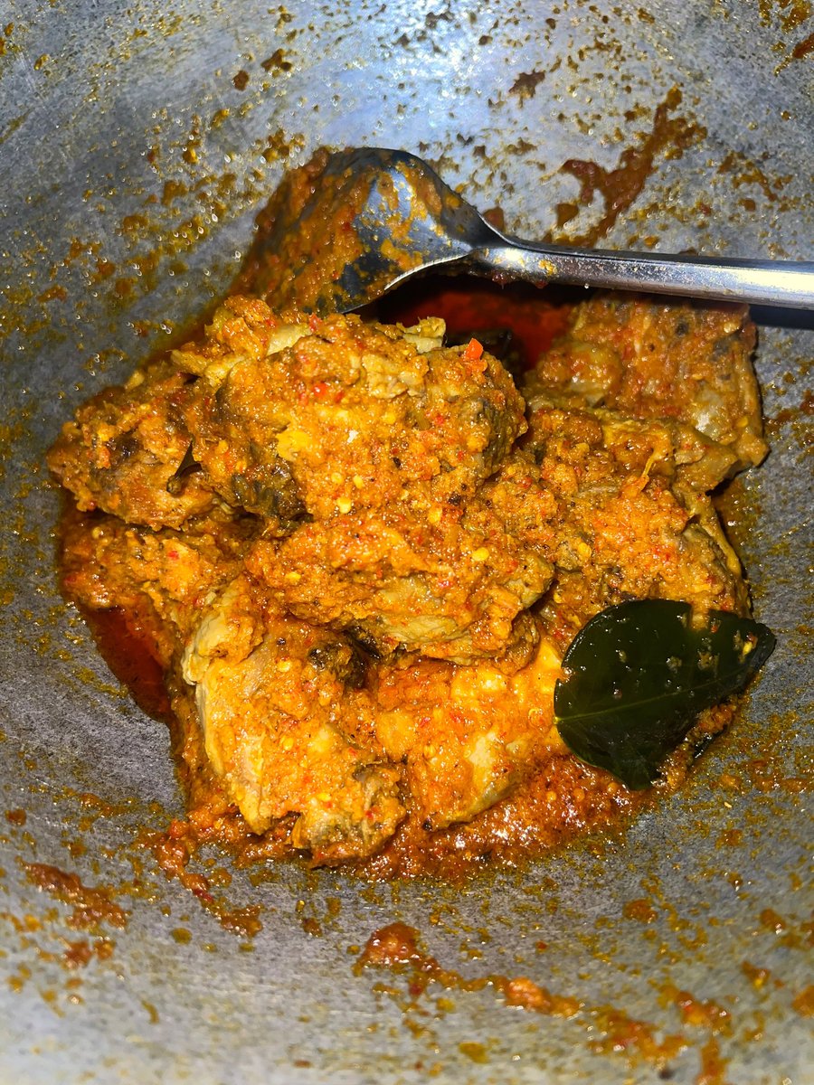 ilhamawitp's tweet photo. Lek gini terus lak enak, pulang kerja dimasakin doi❤ 
*oblok ayam betawi + es kuwut https://t.co/jCeplP0qw7
