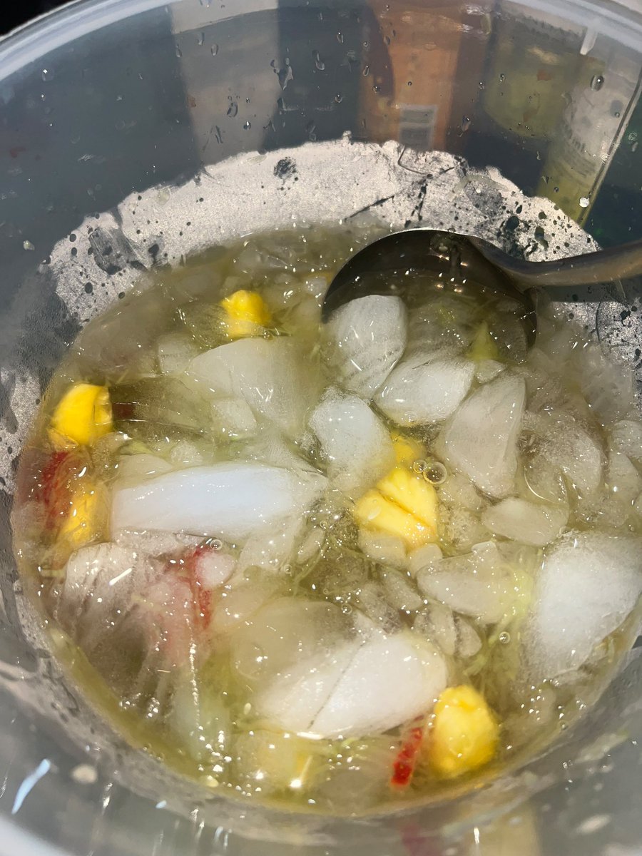 ilhamawitp's tweet photo. Lek gini terus lak enak, pulang kerja dimasakin doi❤ 
*oblok ayam betawi + es kuwut https://t.co/jCeplP0qw7