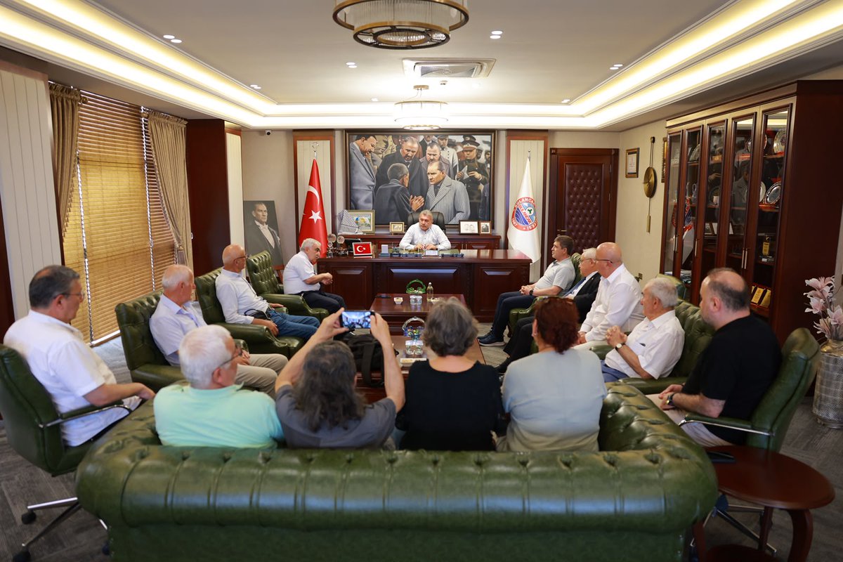 bulancakbel's tweet photo. Atatürkçü Düşünce Derneği Afyonkarahisar Şube Başkanı Veli Cengiz ile Tarihçi Prof. Dr. Ahmet Altıntaş, Giresunlu gönüllü birliklerinin Millî Mücadele’de gösterdiği büyük kahramanlığı anlatmak ve çeşitli ziyaretlerde bulunmak üzere ilimizi ve ilçemizi ziyaret ettiler.

Ziyaret kapsamında Belediye Başkanımız Necmi Sıbıç ile bir araya gelen heyetle, gerçekleştirecekleri program hakkında görüş alışverişinde bulunuldu. Millî Mücadele yıllarında Afyonkarahisar Cephesi’nde kahramanca mücadele eden Giresun Uşakları ile 42. ve 47. Giresun Gönüllü Birliklerinin fedakârlıkları saygı ve minnetle yâd edildi.

Gerçekleştirilen ziyarette Atatürkçü Düşünce Derneği Genel Saymanı Basri Gürsoy, Giresun Kent Konseyi Başkanı Dr. İsmail Cem Feridunoğlu ile Belediye Başkan Yardımcımız Reşat Nuri Özdemir ve Belediye Meclis Üyemiz Şafak Şahin de hazır bulundular.