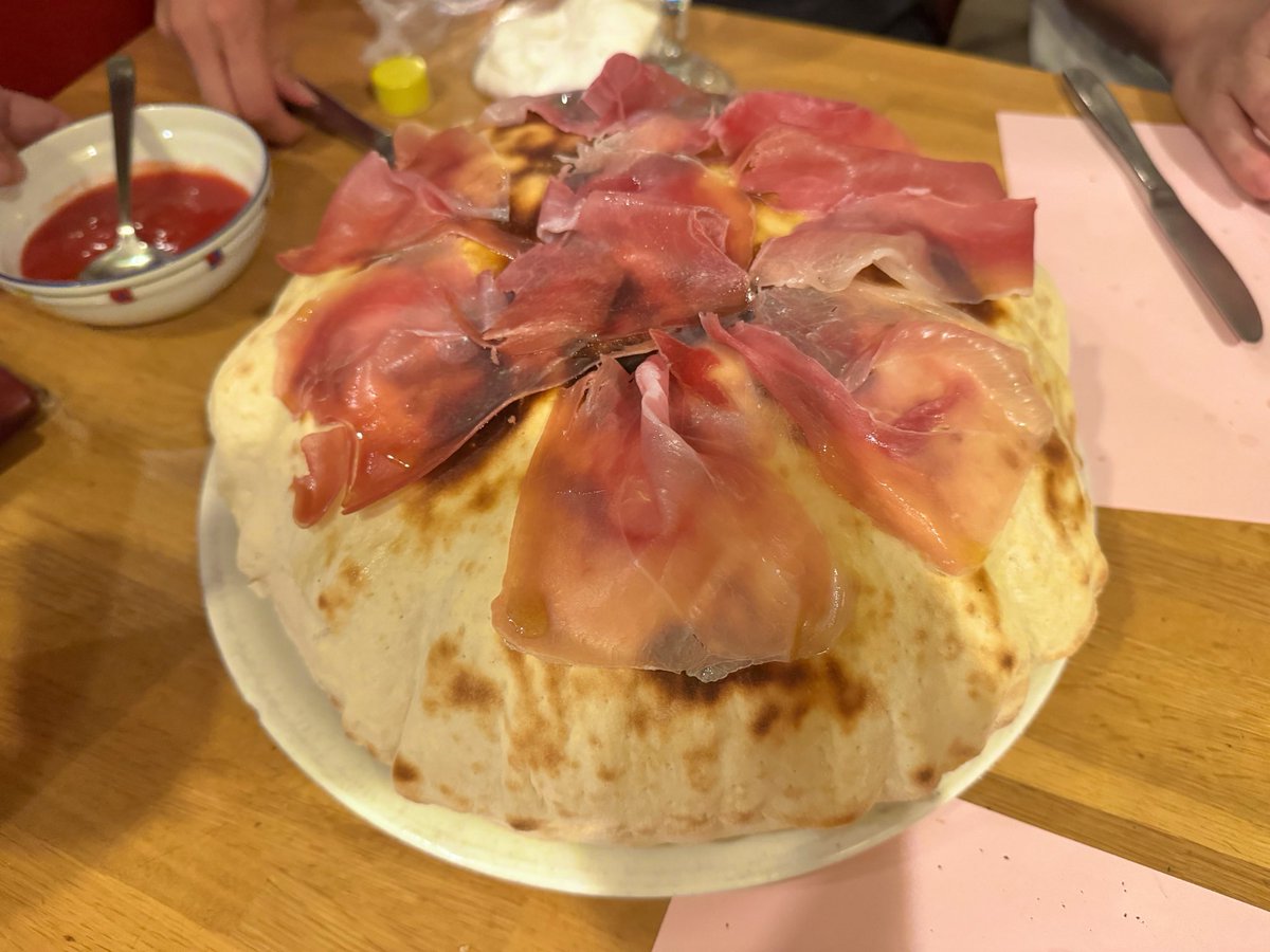 556kosotaise270's tweet photo. #DREAMFACTORY🍕
マリアーナとポンバー、グラタンご馳走様でした✨
いつ来ても美味しい✨💕🇮🇹🥂 https://t.co/yG0XpgG9Wm